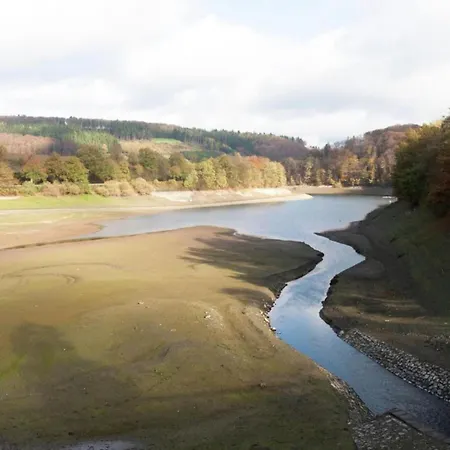 別荘 Furnished With Peaceful Neighbourhood メシェデ